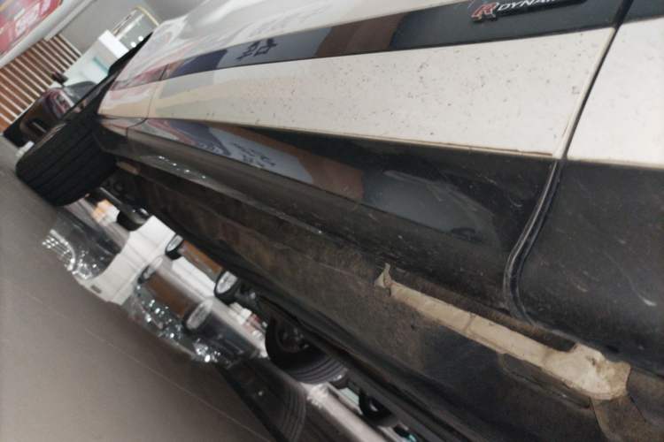 Used Land Rover Range Evoque 2021 Range Rover Velar 249 PS R-Dynamic S Performance Edition Right Side Sill