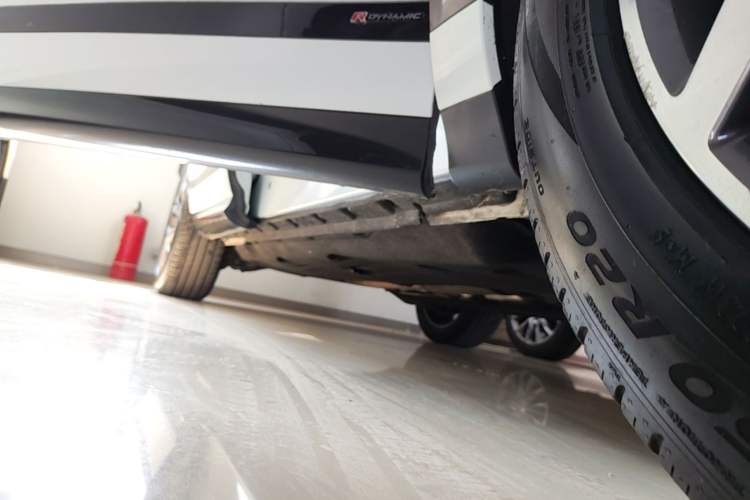 Used Land Rover Range Evoque 2021 Range Rover Velar 249 PS R-Dynamic S Performance Edition Right Side Sill