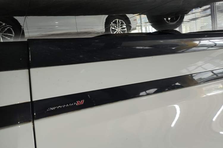 Used Land Rover Range Evoque 2021 Range Rover Velar 249 PS R-Dynamic S Performance Edition Right Side Sill