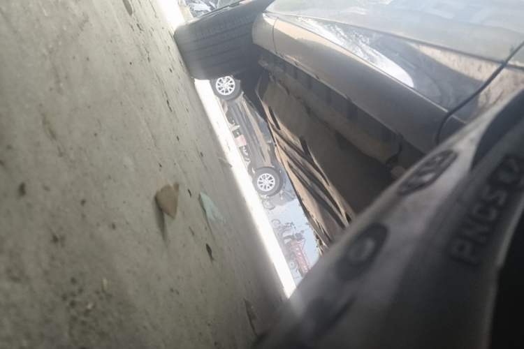 Used Land Rover Range Evoque 2021 Range Rover Velar 249 PS R-Dynamic S Performance Edition Right Side Sill