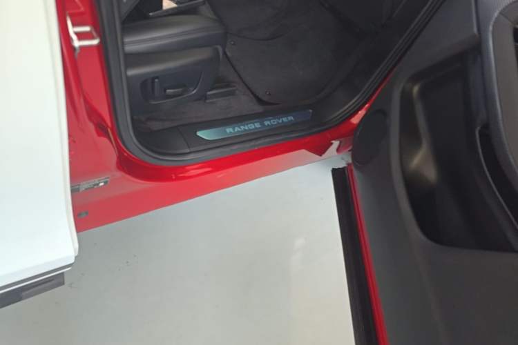 Used Land Rover Range Evoque 2021 Range Rover Velar 249 PS R-Dynamic S Performance Edition Right Side Sill