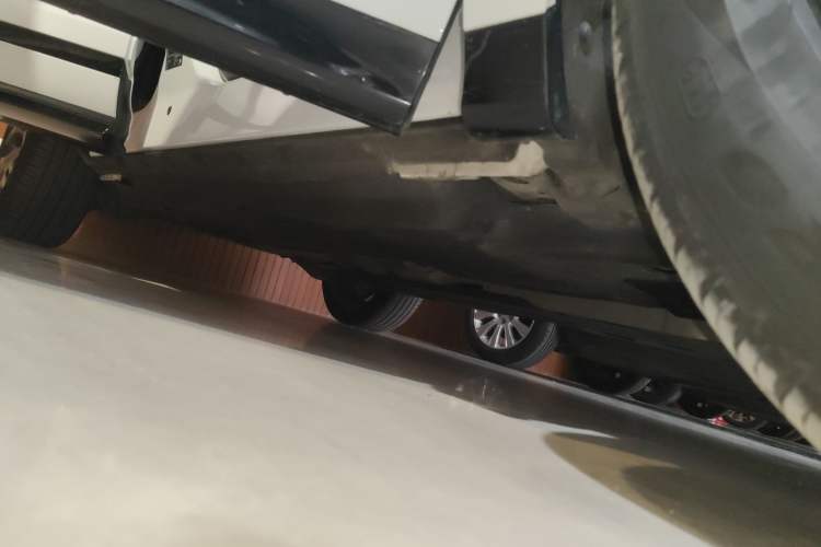 Used Land Rover Range Evoque 2021 Range Rover Velar 249 PS R-Dynamic S Performance Edition Right Side Sill