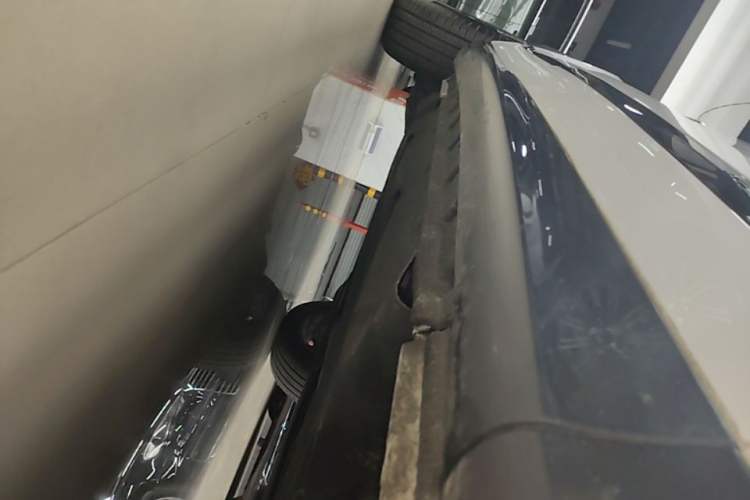 Used Land Rover Range Evoque 2021 Range Rover L 249 PS R-Dynamic SE Luxury Edition Right Side Sill