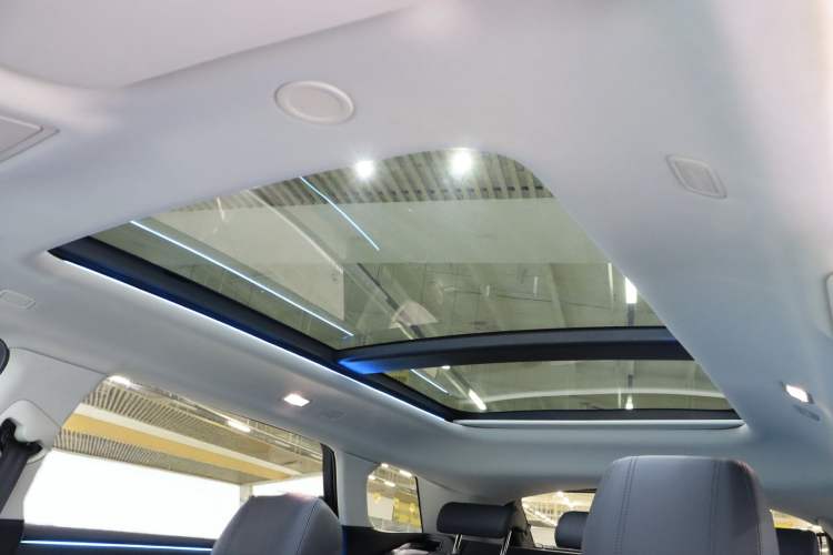 Used Land Rover Range Evoque 2021 Range Rover Velar 249 PS R-Dynamic S Performance Edition Roof