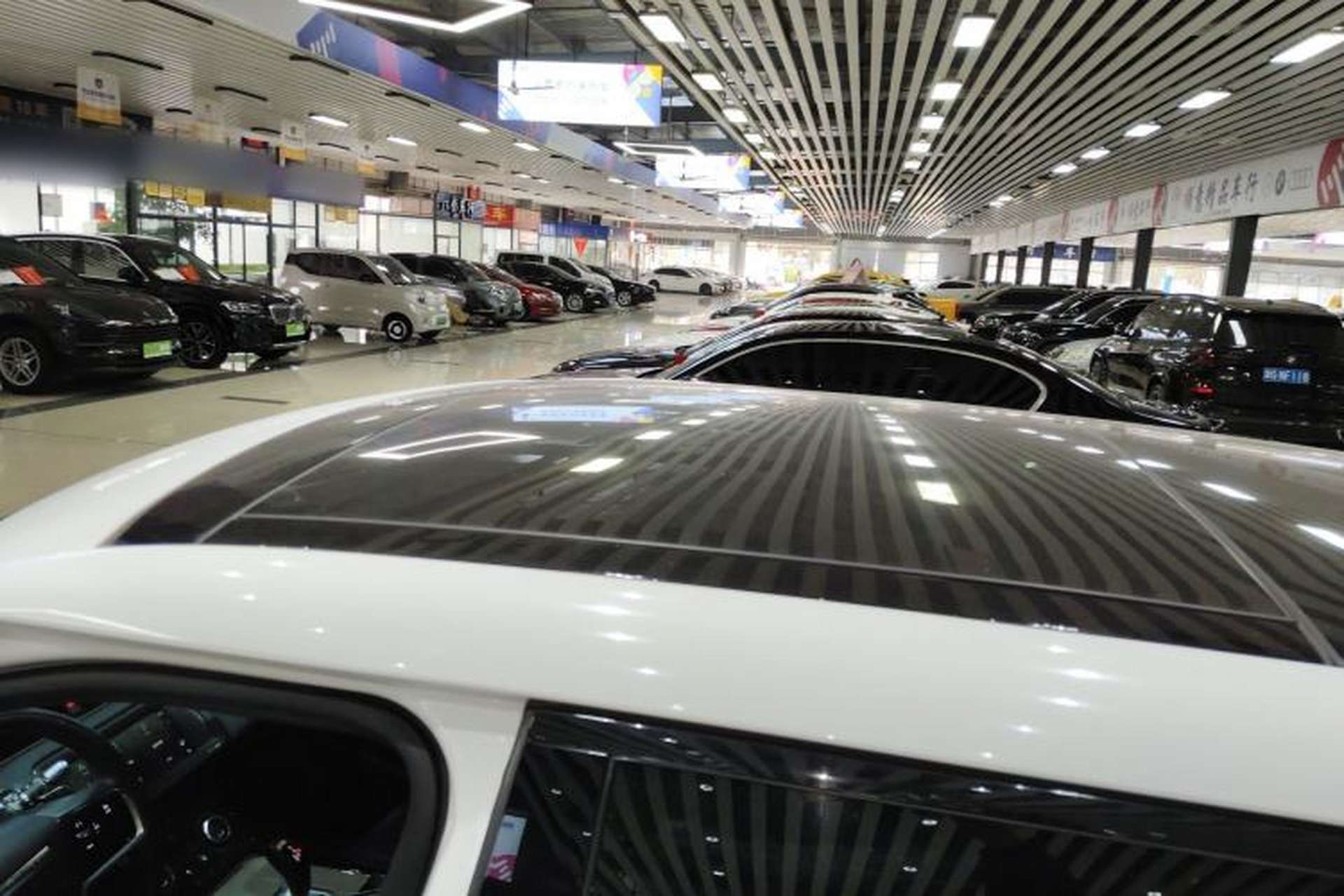 Used Land Rover Range Evoque 2021 Range Rover Velar L 249PS R-Dynamic First Edition Roof