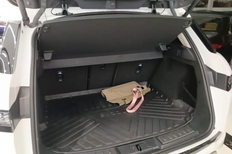Used Land Rover Range Evoque 2021 Range Rover Evoque 200 PS R-Dynamic Standard Elite Edition Trunk