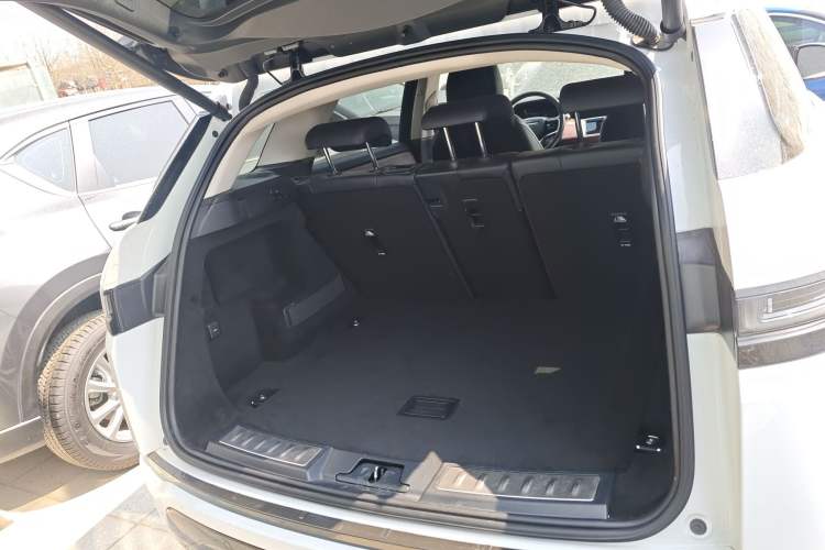 Used Land Rover Range Evoque 2021 Range Rover Velar 249 PS R-Dynamic S Performance Edition Trunk