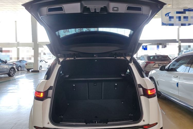 Used Land Rover Range Evoque 2021 Range Rover Velar 249 PS R-Dynamic S Performance Edition Trunk