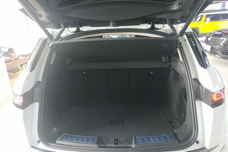 Used Land Rover Range Evoque 2021 Range Rover Velar 249 PS R-Dynamic HSE Luxury Edition Trunk