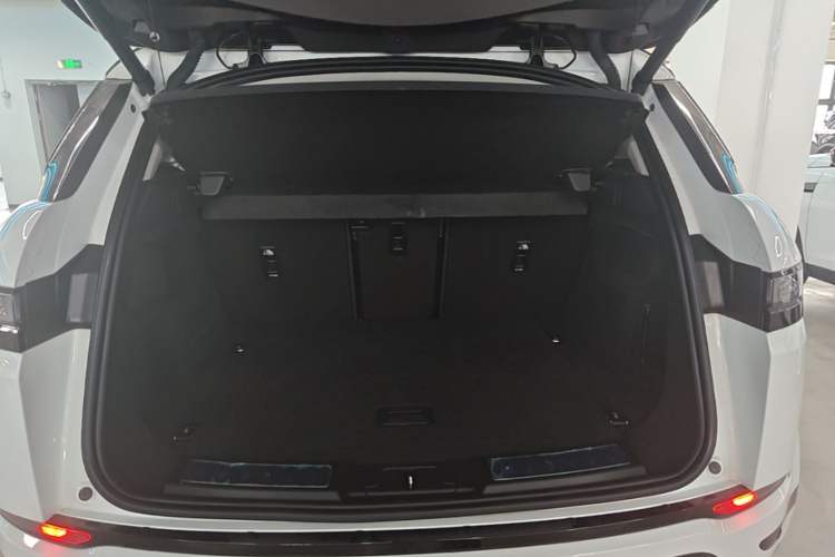 Used Land Rover Range Evoque 2021 Range Rover L 249 PS R-Dynamic SE Luxury Edition Trunk