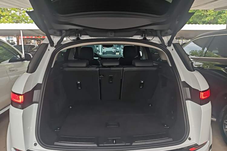 Used Land Rover Range Evoque 2021 Range Rover Velar 249 PS R-Dynamic HSE Luxury Edition Trunk