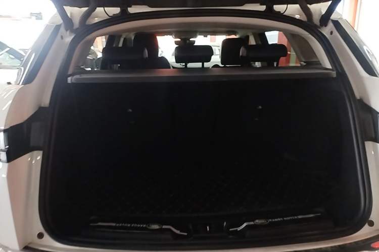 Used Land Rover Range Evoque 2021 Range Rover Velar 249 PS R-Dynamic S Performance Edition Trunk
