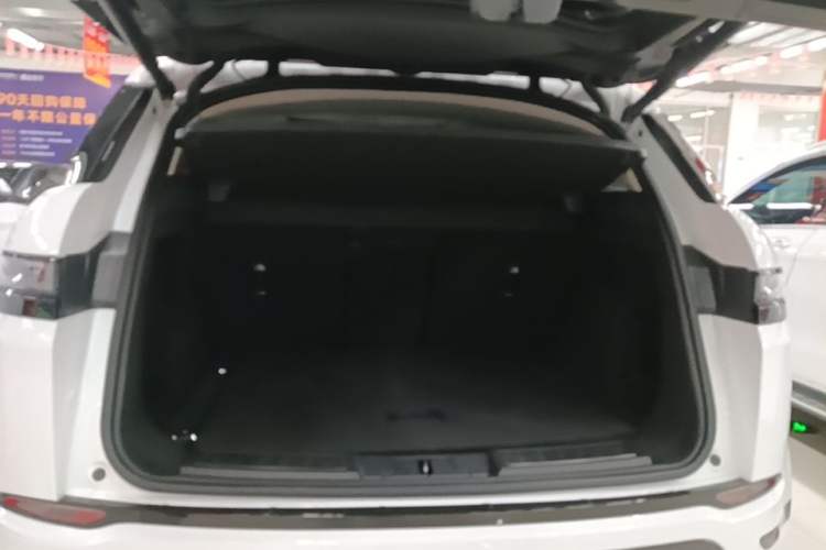 Used Land Rover Range Evoque 2021 Range Rover Velar 249 PS R-Dynamic S Performance Edition Trunk