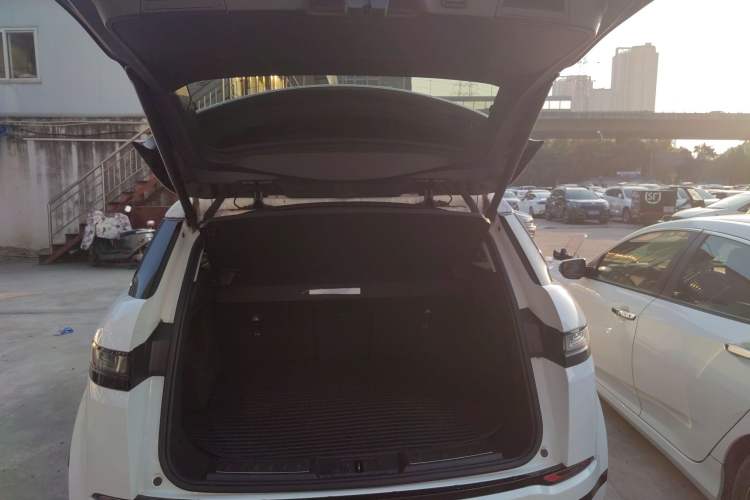 Used Land Rover Range Evoque 2021 Range Rover Velar 249 PS R-Dynamic S Performance Edition Trunk