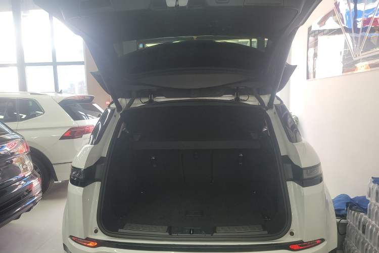 Used Land Rover Range Evoque 2021 Range Rover Evoque 200 PS R-Dynamic Standard Elite Edition Trunk