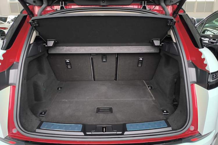 Used Land Rover Range Evoque 2021 Range Rover Velar 249 PS R-Dynamic S Performance Edition Trunk