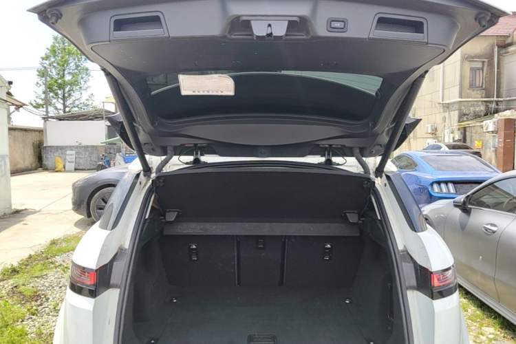 Used Land Rover Range Evoque 2021 Range Rover Velar 249 PS R-Dynamic S Performance Edition Trunk