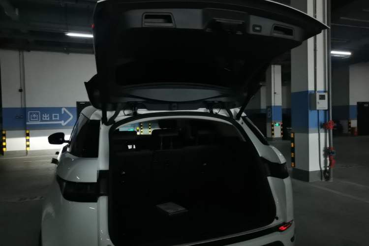 Used Land Rover Range Evoque 2021 Range Rover Velar 249 PS R-Dynamic S Performance Edition Trunk