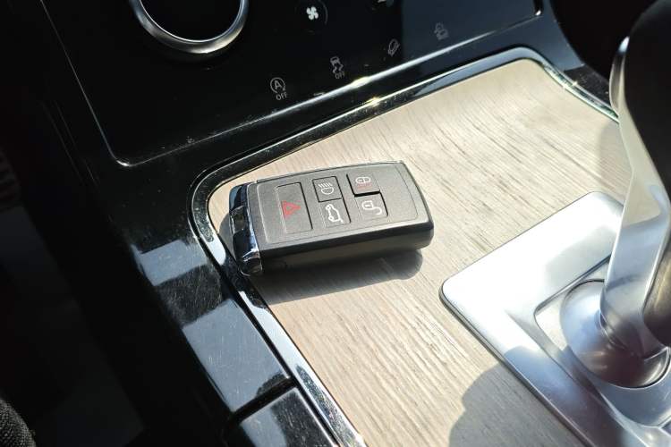 Used Land Rover Range Evoque 2021 Range Rover Velar 249 PS R-Dynamic S Performance Edition Vehicle Key