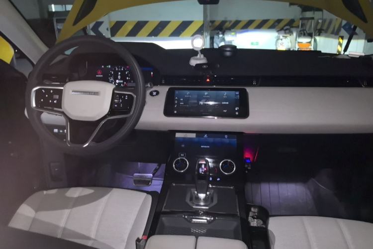 Used Land Rover Range Evoque 2021 Range Rover Velar L 249PS R-Dynamic First Edition Center Console