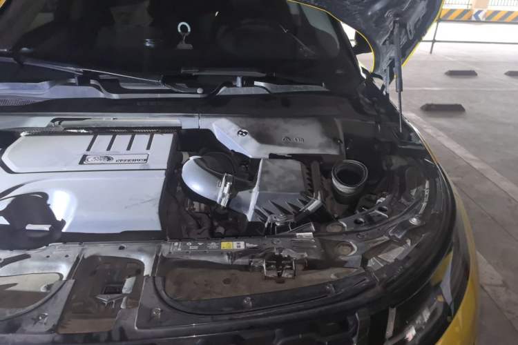 Used Land Rover Range Evoque 2021 Range Rover Velar L 249PS R-Dynamic First Edition Engine Bay Left