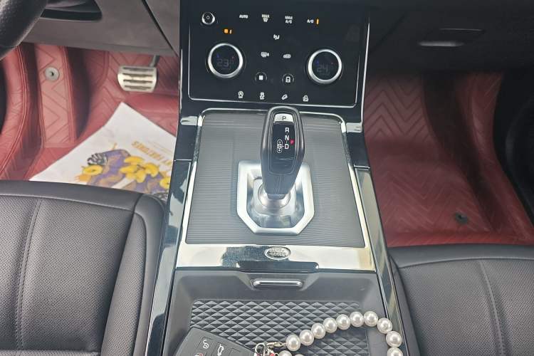 Used Land Rover Range Evoque 2021 Range Rover Velar 249 PS R-Dynamic S Performance Edition Gear Lever