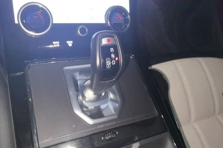 Used Land Rover Range Evoque 2021 Range Rover Velar L 249PS R-Dynamic First Edition Gear Lever
