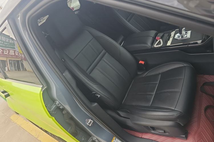 Used Land Rover Range Evoque 2021 Range Rover Velar 249 PS R-Dynamic S Performance Edition Right Front Seat