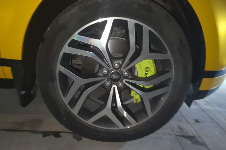 Used Land Rover Range Evoque 2021 Range Rover Velar L 249PS R-Dynamic First Edition Right Front Wheel Hub