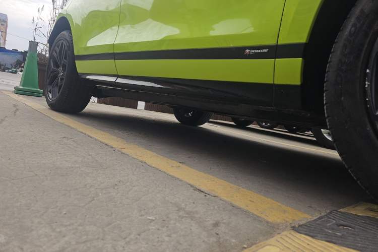 Used Land Rover Range Evoque 2021 Range Rover Velar 249 PS R-Dynamic S Performance Edition Right Side Sill