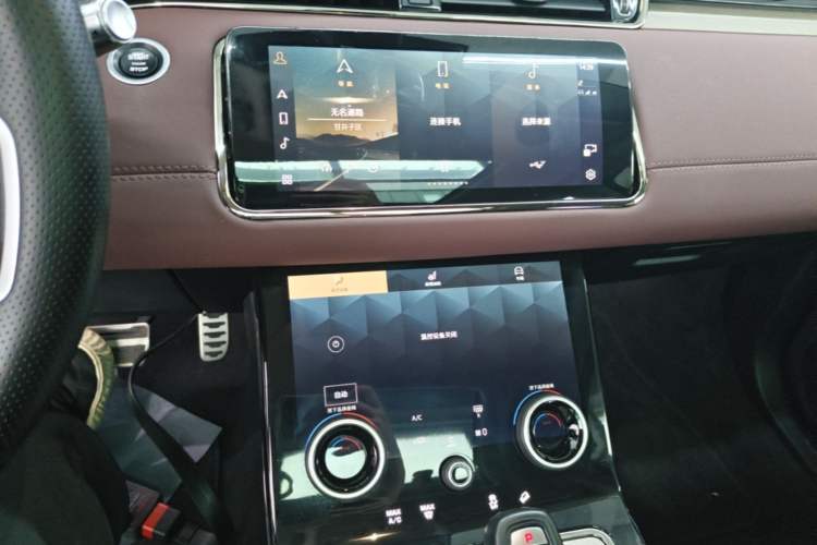 Used Land Rover Range Evoque 2022 Facelifted Aurora L 249 PS R-Dynamic Luxury Edition Audio And AC Panel