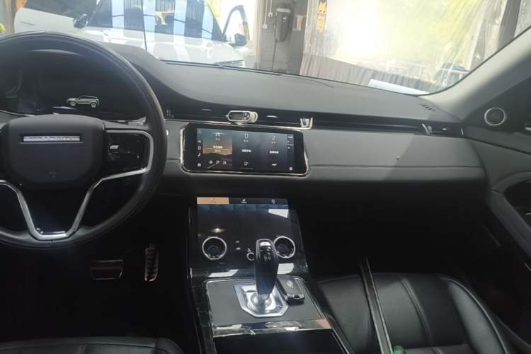 Used Land Rover Range Evoque 2022 Aurora L 249 PS R-Dynamic Collins Antique Bronze Special Edition Audio And AC Panel