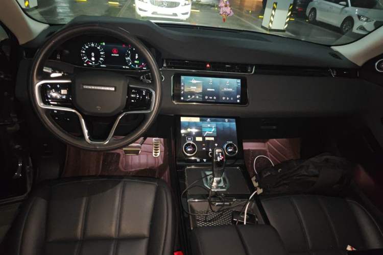 Used Land Rover Range Evoque 2022 Aurora L 249 PS R-Dynamic Collins Antique Bronze Special Edition Center Console