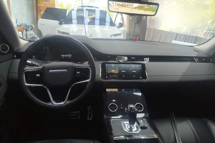 Used Land Rover Range Evoque 2022 Aurora L 249 PS R-Dynamic Collins Antique Bronze Special Edition Center Console