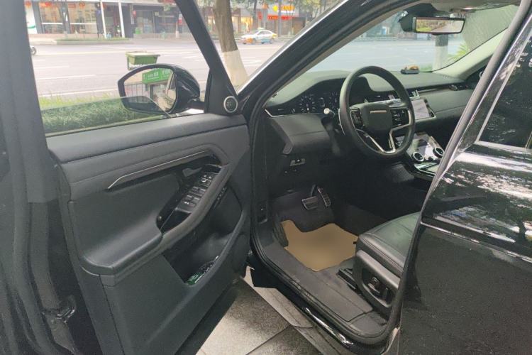 Used Land Rover Range Evoque 2022 Aurora L 249 PS R-Dynamic Luxury Edition Driver Seat