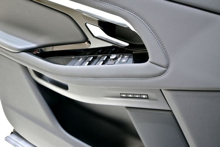 Used Land Rover Range Evoque 2022 Aurora L 249 PS R-Dynamic Collins Antique Bronze Special Edition Exterior 5