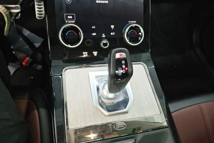 Used Land Rover Range Evoque 2022 Facelifted Aurora L 249 PS R-Dynamic Luxury Edition Gear Lever