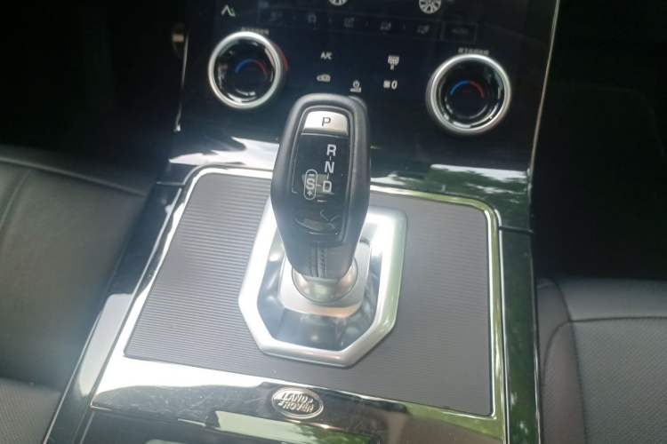 Used Land Rover Range Evoque 2022 Aurora L 249 PS R-Dynamic Collins Antique Bronze Special Edition Gear Lever