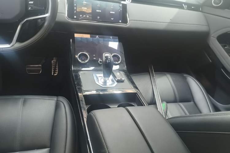 Used Land Rover Range Evoque 2022 Aurora L 249 PS R-Dynamic Collins Antique Bronze Special Edition Gear Lever