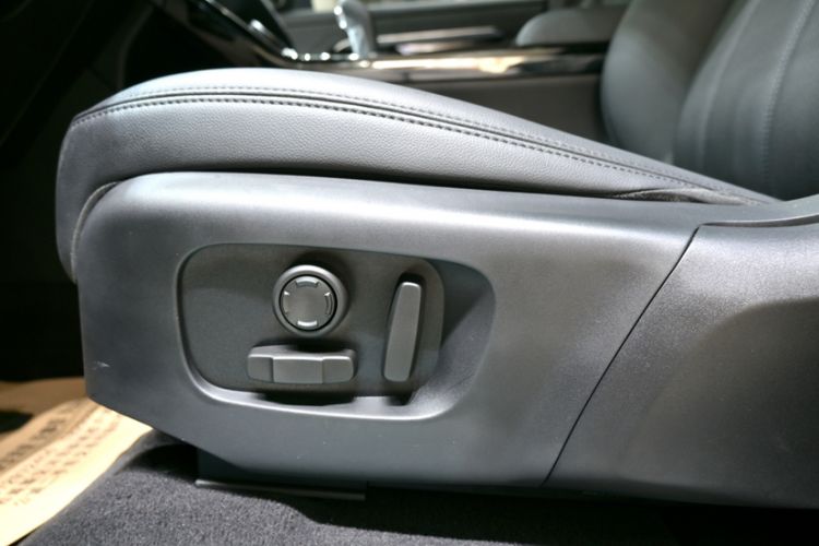Used Land Rover Range Evoque 2022 Aurora L 249 PS R-Dynamic Collins Antique Bronze Special Edition Interior 2