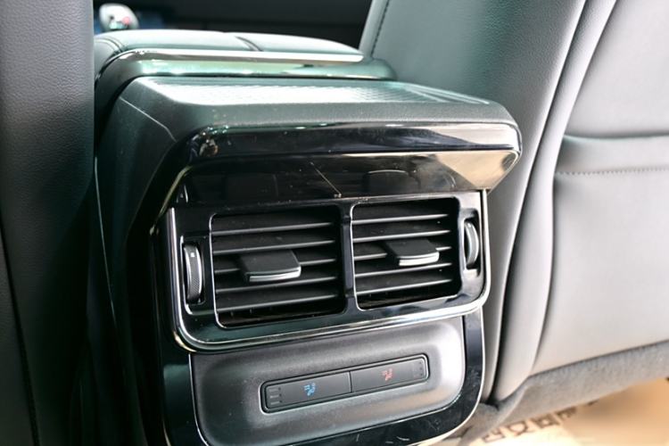 Used Land Rover Range Evoque 2022 Aurora L 249 PS R-Dynamic Collins Antique Bronze Special Edition Interior 5