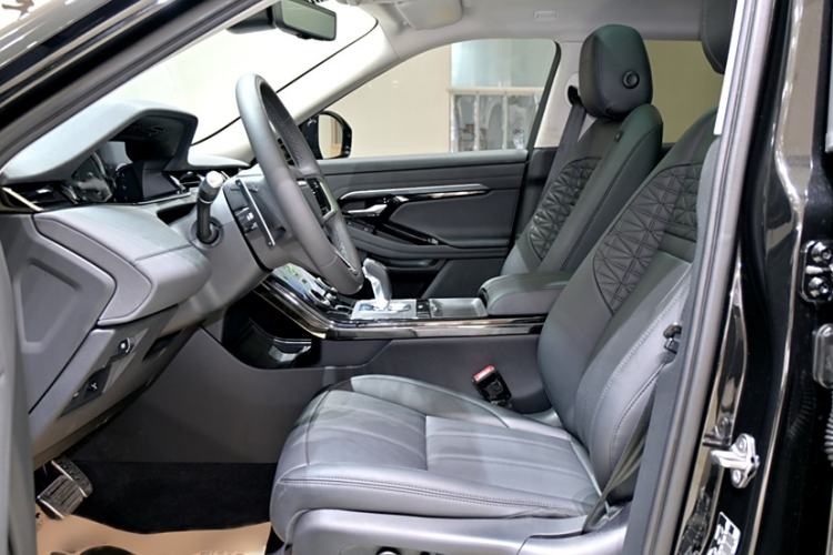 Used Land Rover Range Evoque 2022 Aurora L 249 PS R-Dynamic Collins Antique Bronze Special Edition Left Front Seat