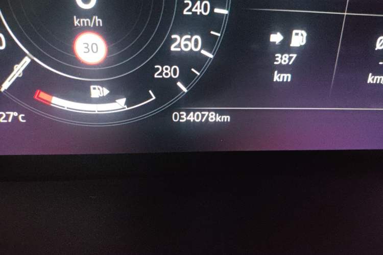 Used Land Rover Range Evoque 2022 Aurora L 249 PS R-Dynamic Luxury Edition Odometer Close Up