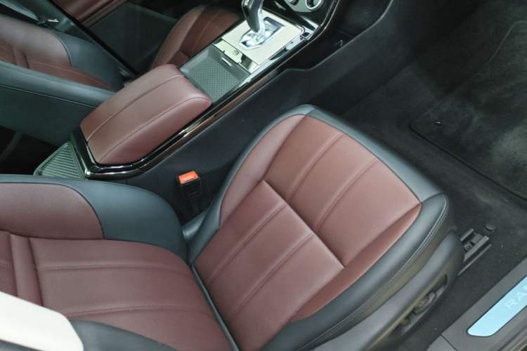 Used Land Rover Range Evoque 2022 Facelifted Aurora L 249 PS R-Dynamic Luxury Edition Right Front Seat