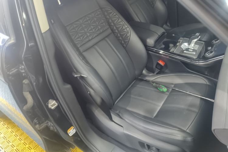 Used Land Rover Range Evoque 2022 Aurora L 249 PS R-Dynamic Collins Antique Bronze Special Edition Right Front Seat