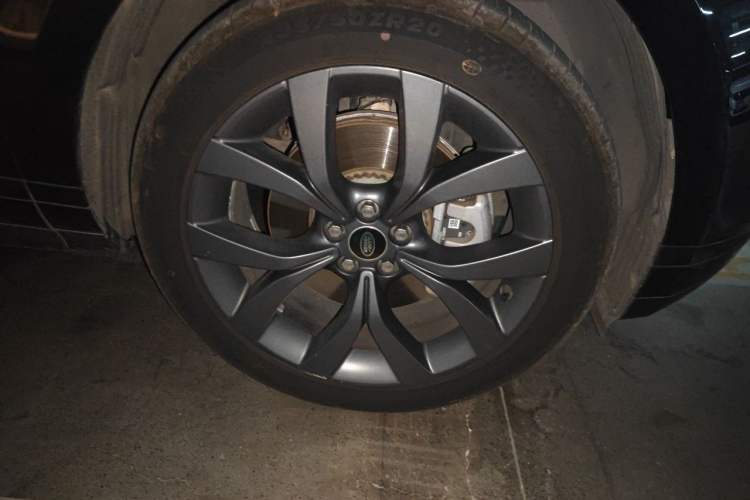 Used Land Rover Range Evoque 2022 Aurora L 249 PS R-Dynamic Collins Antique Bronze Special Edition Right Front Wheel Hub