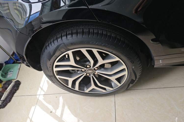 Used Land Rover Range Evoque 2022 Facelifted Aurora L 249 PS R-Dynamic Luxury Edition Right Rear Wheel Hub