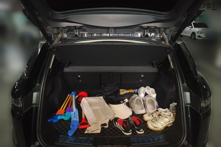 Used Land Rover Range Evoque 2022 Aurora L 249 PS R-Dynamic Collins Antique Bronze Special Edition Trunk