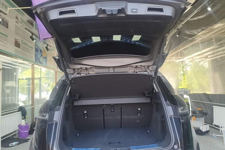 Used Land Rover Range Evoque 2022 Aurora L 249 PS R-Dynamic Collins Antique Bronze Special Edition Trunk