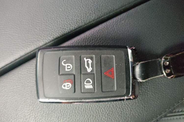 Used Land Rover Range Evoque 2022 Aurora L 249 PS R-Dynamic Luxury Edition Vehicle Key